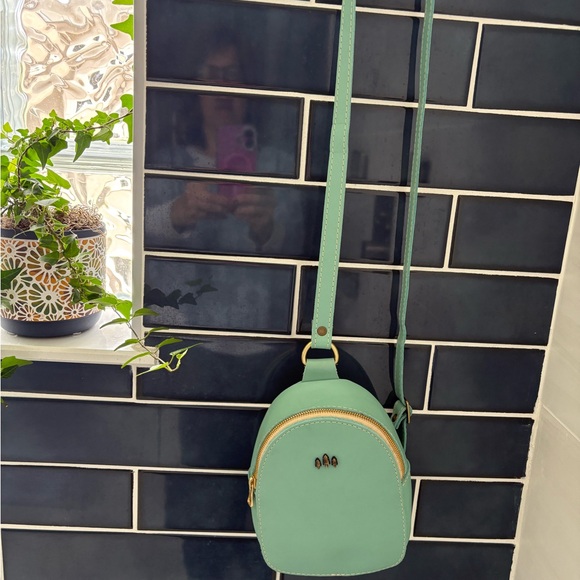 Portland Leather Goods Sydney Sling/Crossbody Bag - Picture 2 of 4